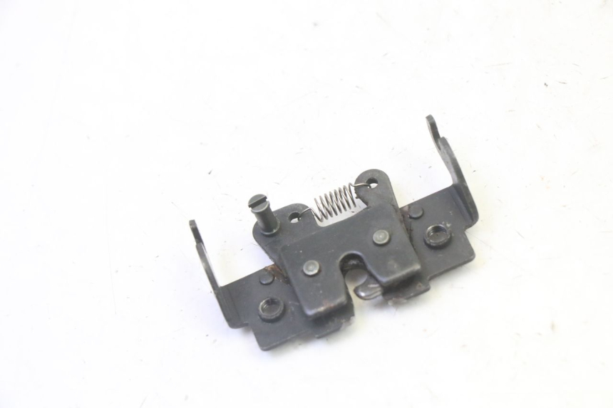 photo de CIERRE ASIENTO HOOK APRILIA SR R 2T LC 50 (2018 - 2021)