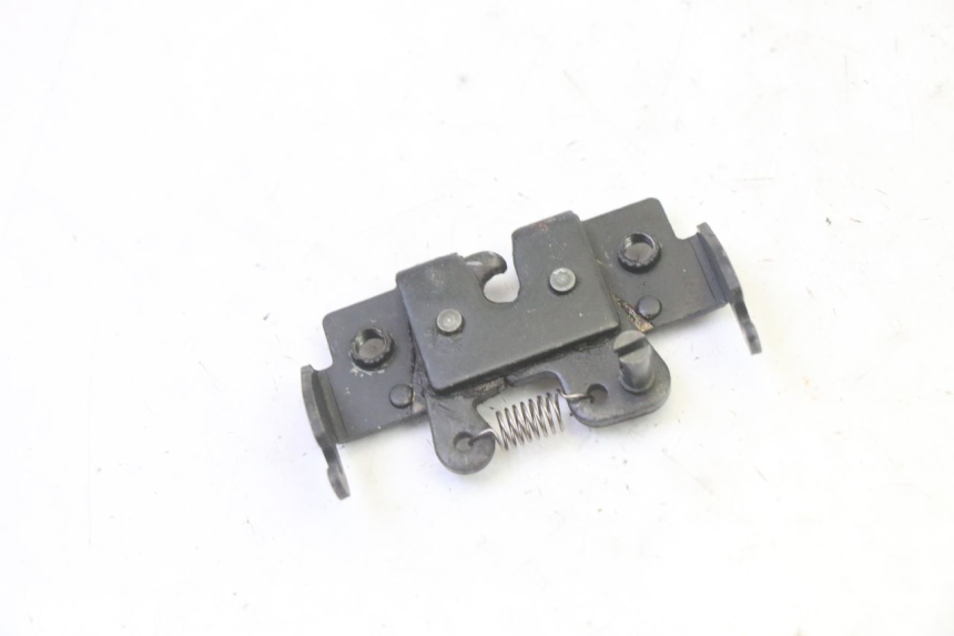 photo de CIERRE ASIENTO HOOK APRILIA SR R 2T LC 50 (2018 - 2021)