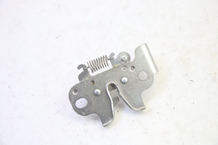 photo de CIERRE ASIENTO HOOK YAMAHA TRICITY 300 (2020 - 2024) - Zoom estado de uso