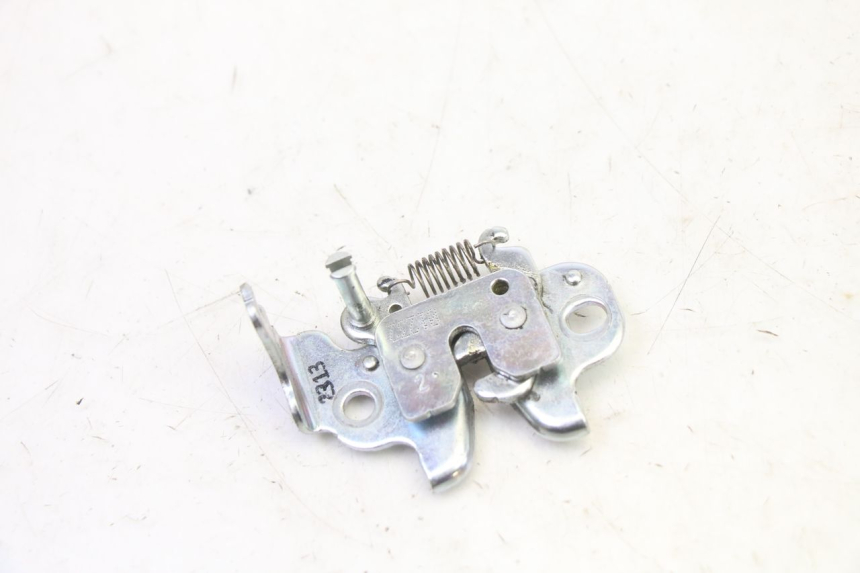 photo de CIERRE ASIENTO HOOK YAMAHA XMAX X-MAX 125 (2021 - 2025)