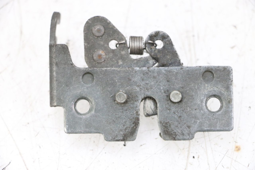 photo de CERRADURA DEL ASIENTO PIAGGIO X8 125 (2004 - 2007) - Detalle de la pieza