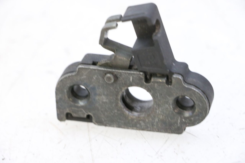 photo de CIERRE ASIENTO HOOK YAMAHA YP MAJESTY 125 (2002 - 2006)