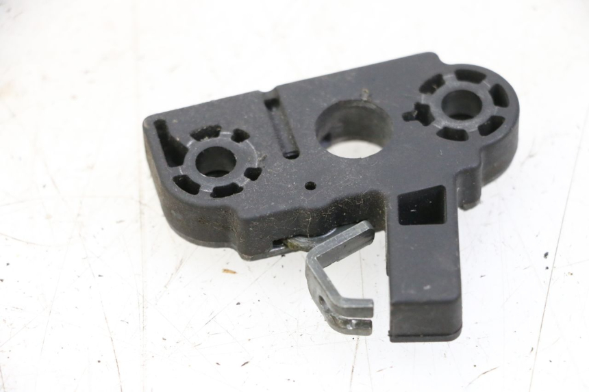 photo de CIERRE ASIENTO HOOK YAMAHA YP MAJESTY 125 (2002 - 2006)