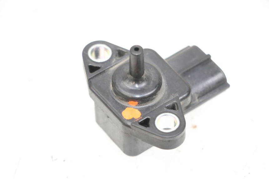 photo de SENSOR DE PRESIÓN DE AIRE YAMAHA FJR ABS 1300 (2006 - 2012) - Zoom estado de uso