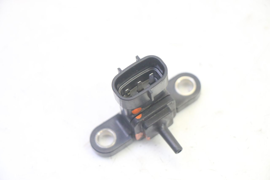 photo de SENSOR DE PRESIÓN DE AIRE YAMAHA X-MAX XMAX 125 (2010 - 2014) - Zoom estado de uso