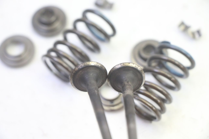 photo de VALVULA MOTOR SUZUKI BURGMAN 125 (2007 - 2014) - Primer plano técnico