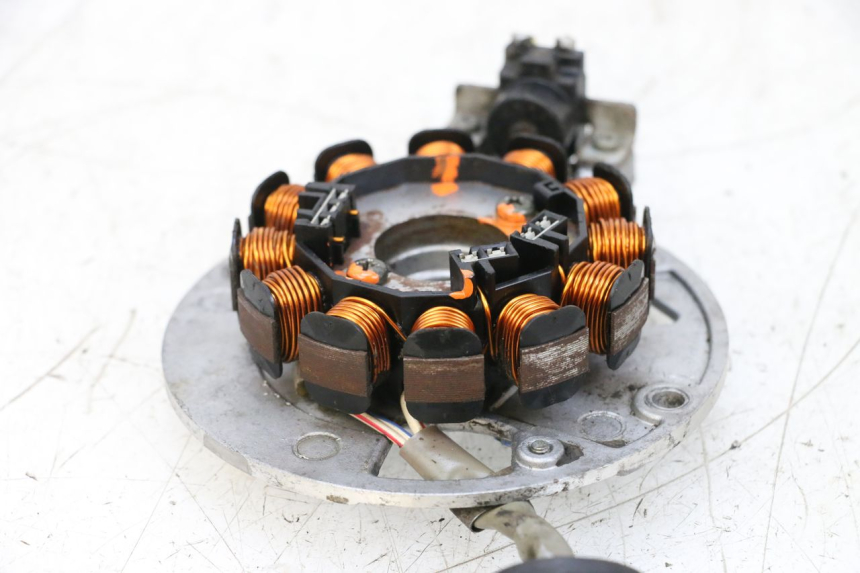 photo de STATOR MBK BOOSTER SPIRIT NAKED 50 (2004 - 2017) - Detalles de los puntos de fijación