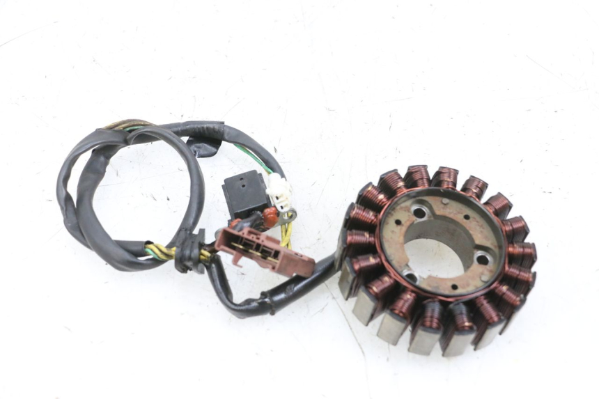 photo de STATOR PEUGEOT SATELIS 125 (2010 - 2012) - Estado de la superficie y material