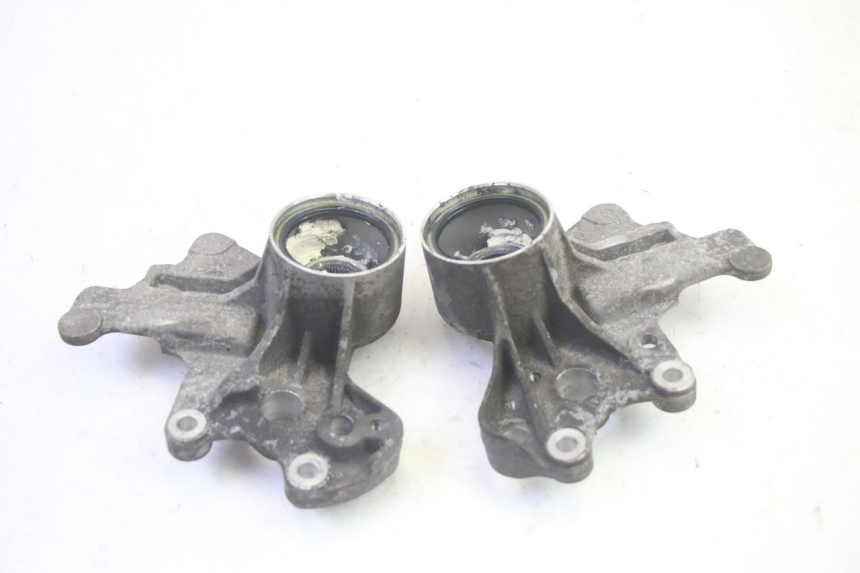 photo de SOPORTE PINZA DELANTERO PIAGGIO MP3 HPE 350 (2018 - 2020) - Primer plano técnico