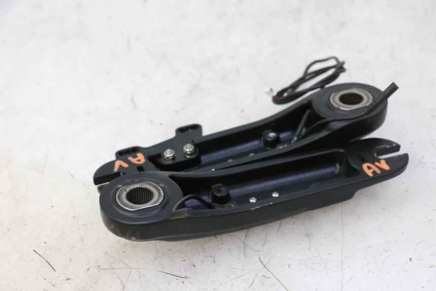 photo de SOPORTE DE PINZA DE FRENOS DELANTERA DUALTRON VICTOR LIMITED 1