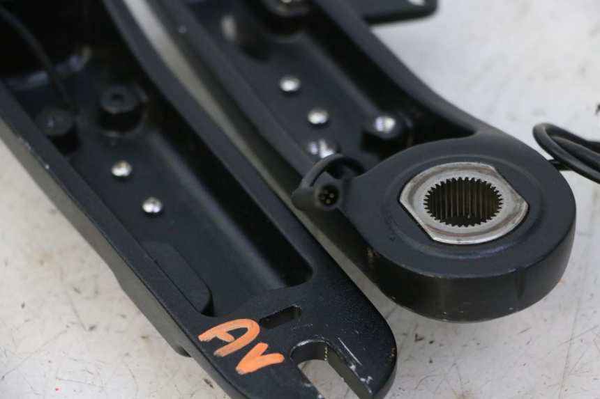photo de SOPORTE DE PINZA DE FRENOS DELANTERA DUALTRON VICTOR LIMITED 1