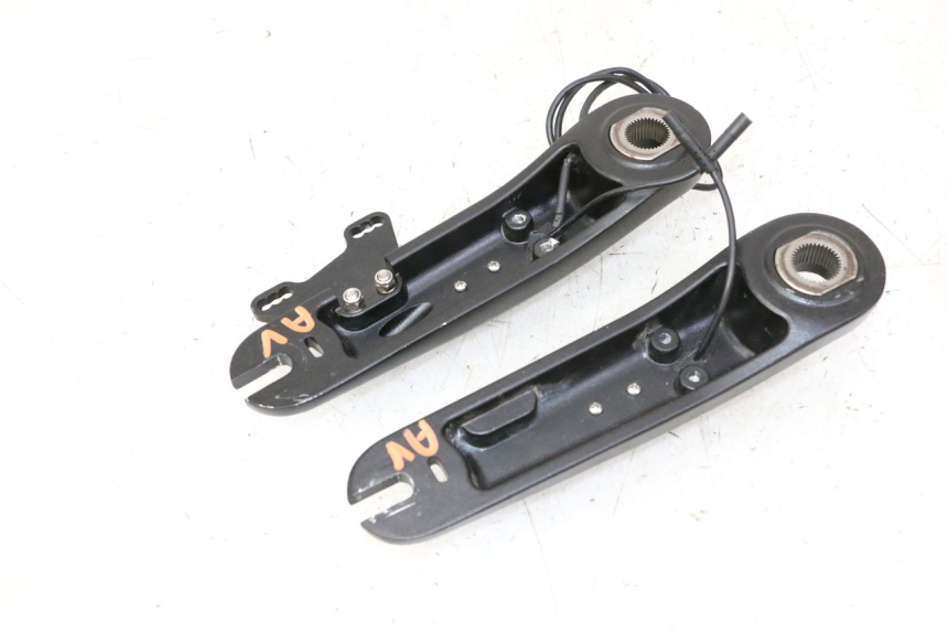 photo de SOPORTE DE PINZA DE FRENOS DELANTERA DUALTRON VICTOR LIMITED 1