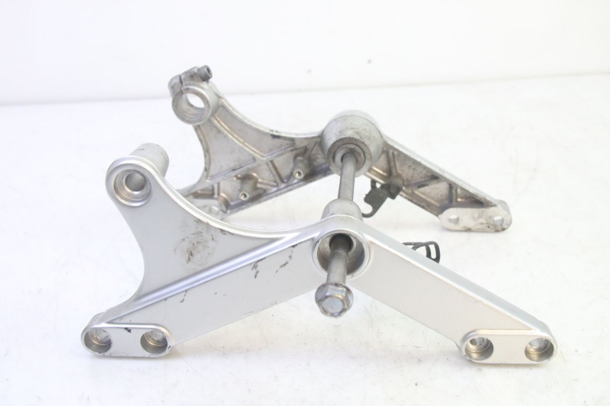 photo de SOPORTE MOTOR SUZUKI DL V STROM 1000 (2002 - 2007) - Primer plano técnico