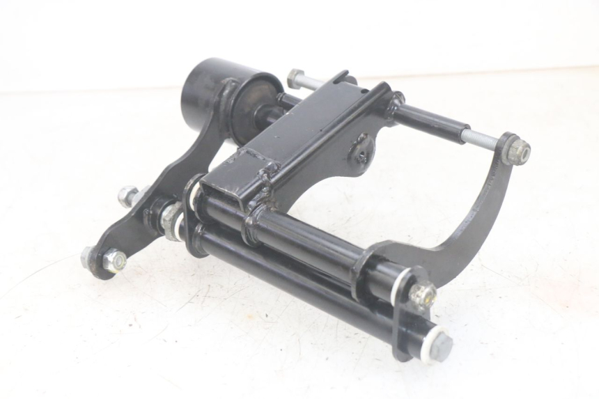 photo de SOPORTE MOTOR PIAGGIO MP3 HPE 300 (2019 - 2026) - Detalles de los puntos de fijación