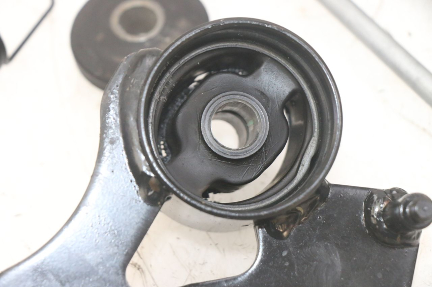 photo de SOPORTE MOTOR PIAGGIO MP3 HPE 300 (2019 - 2026) - Recambio usado revisado