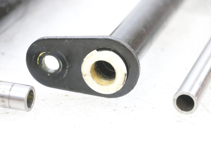 photo de SOPORTE DEL MOTOR PIAGGIO MP3 LT 400 (2007 - 2012) - Estado de la superficie y material