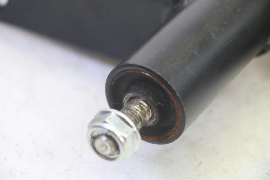 photo de SOPORTE MOTOR JM MOTORS SANTANA EVO 50 (2024 - 2026) - Otra perspectiva