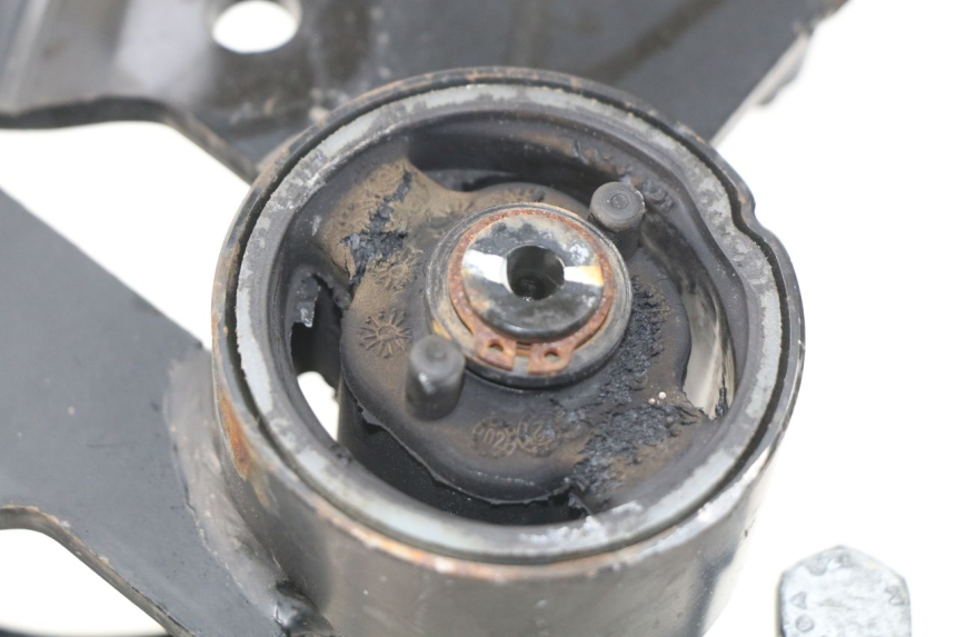 photo de SOPORTE MOTOR PEUGEOT SATELIS 300 (2012 - 2015) - Detalle de la pieza