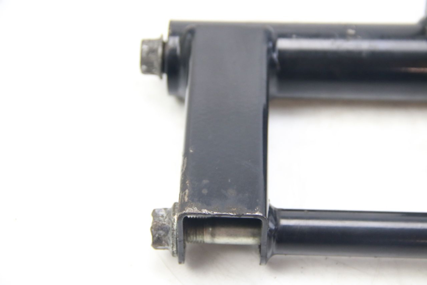 photo de SOPORTE DEL MOTOR SUZUKI SIXTEEN 125 (2008 - 2010)