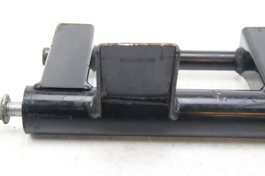 photo de SOPORTE DEL MOTOR SUZUKI SIXTEEN 125 (2008 - 2010)