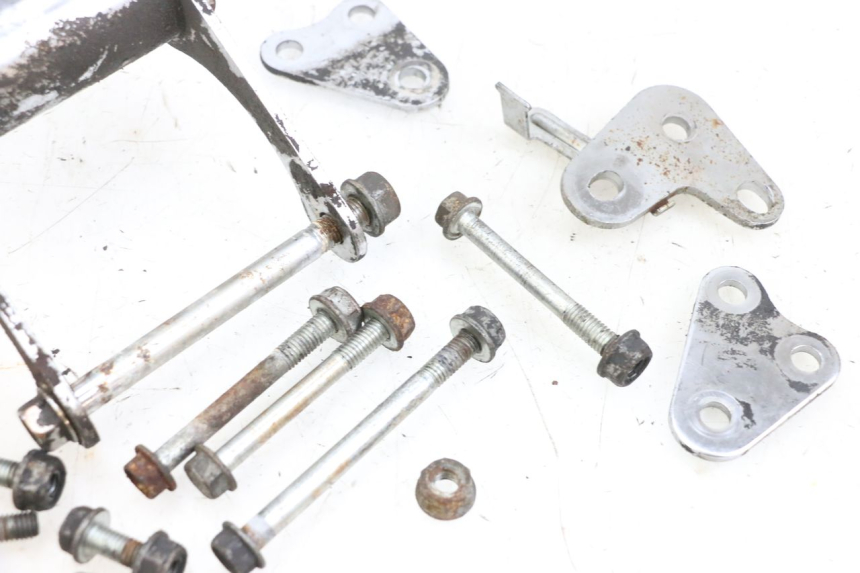 photo de SOPORTE MOTOR KYMCO ZING 125 (1997 - 2003) - Detalles de los puntos de fijación