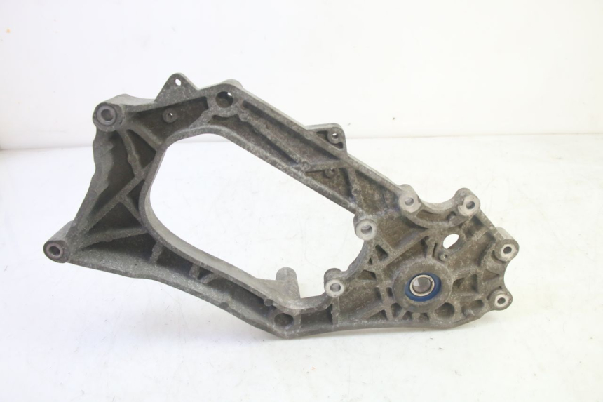 photo de MONTAJE TUBO ESCAPE PIAGGIO MP3 HPE 350 (2018 - 2020) - Otra perspectiva