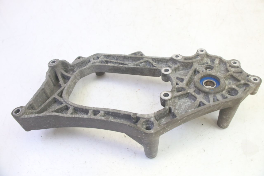 photo de MONTAJE TUBO ESCAPE PIAGGIO MP3 HPE 350 (2018 - 2020) - Primer plano técnico