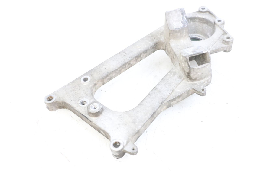 photo de SOPORTE DE ESCAPE PIAGGIO MP3 LT 400 (2007 - 2012) - Primer plano técnico