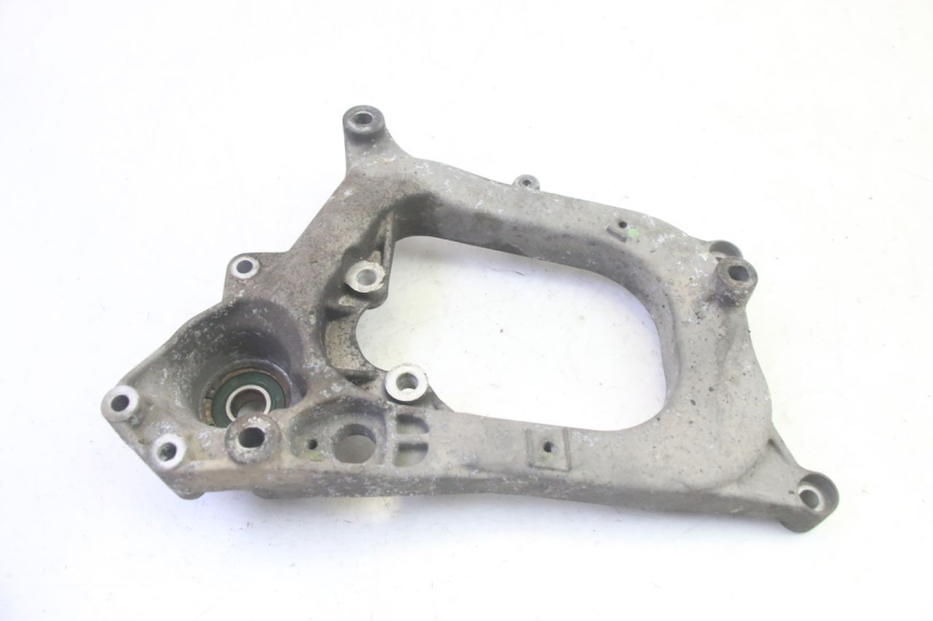 photo de SOPORTE DE ESCAPE PIAGGIO MP3 RL 250 (2007 - 2010) - Detalle de la pieza