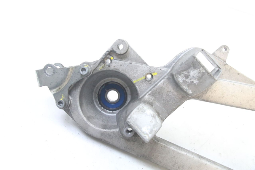 photo de MONTAJE TUBO ESCAPE PIAGGIO MP3 500 (2014 - 2016)