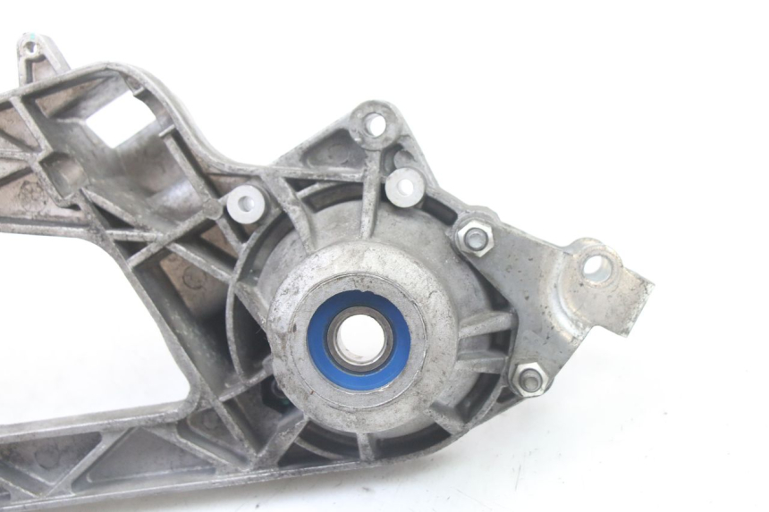 photo de MONTAJE TUBO ESCAPE PIAGGIO MP3 500 (2014 - 2016)