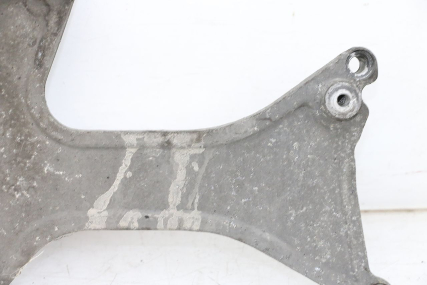 photo de SOPORTE DE ESCAPE PIAGGIO VESPA GTS SUPER IE 125 (2009 - 2016) - Primer plano técnico