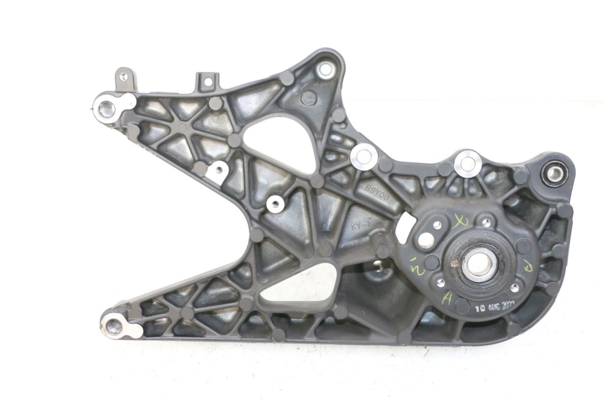 photo de MONTAJE TUBO ESCAPE YAMAHA XMAX X-MAX 125 (2021 - 2025)