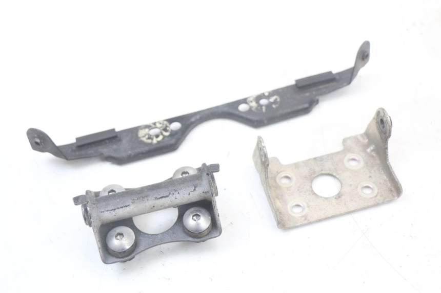 photo de SOPORTE DEPOSITO FUEL SUZUKI GSR 750 (2011 - 2017)