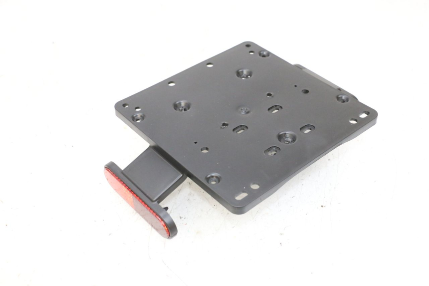 photo de PORTA MATRICULA PIAGGIO MP3 HPE 300 (2019 - 2026) - Otra perspectiva