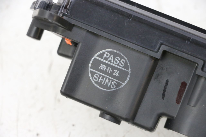 photo de INSTRUMENTOS PIAGGIO MP3 HPE 300 (2019 - 2026) - Primer plano técnico