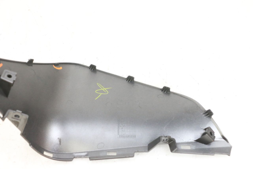 photo de TAPA FRONTAL INTERIOR YAMAHA TRICITY 300 (2020 - 2024) - Zoom estado de uso