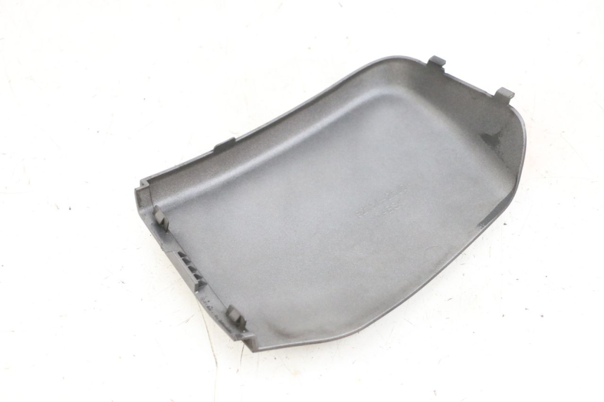 photo de TAPA FRONTAL INTERIOR SUZUKI BURGMAN 650 (2013 - 2020)