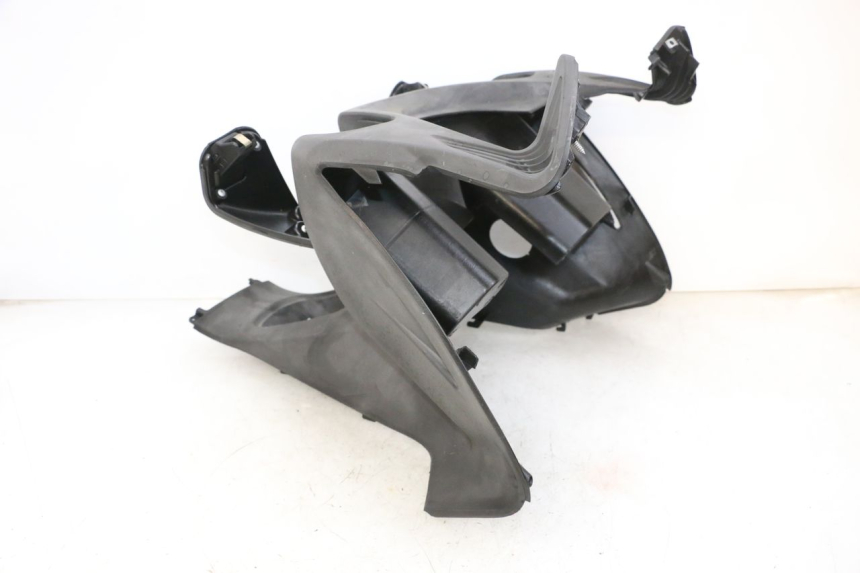 photo de TAPA FRONTAL INTERIOR JM MOTORS GTS 125 (2015 - 2019) - Características distintivas