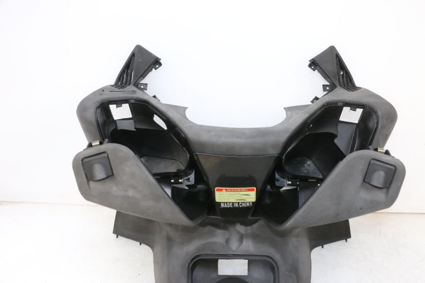 photo de TAPA FRONTAL INTERIOR JM MOTORS GTS 125 (2015 - 2019) - Primer plano de alta resolución