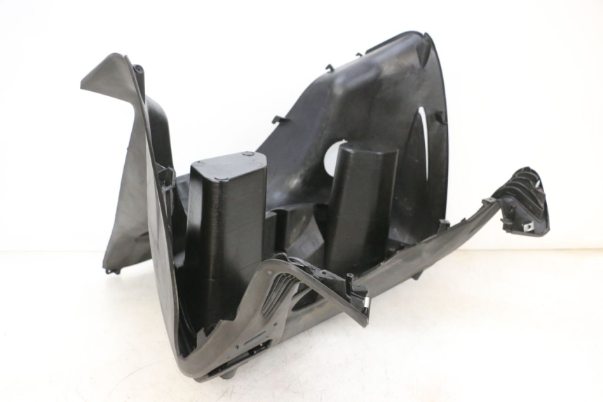 photo de TAPA FRONTAL INTERIOR JM MOTORS GTS 125 (2015 - 2019) - Primer plano técnico