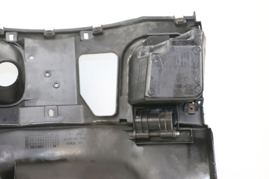 photo de TAPA FRONTAL INTERIOR HONDA FES S-WING SWING 125 (2007 - 2015)