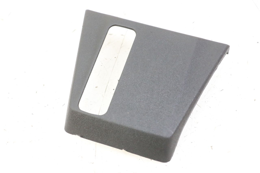 photo de TAPA FRONTAL BAJO PIAGGIO MP3 500 (2014 - 2016)
