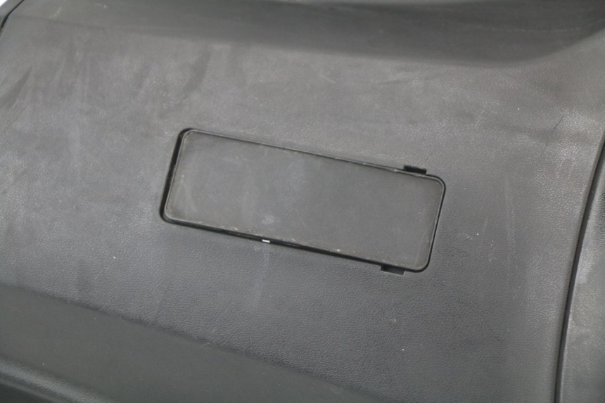 photo de TAPA FRONTAL INTERIOR SYM JET 4 50 (2010 - 2014) - Detalle de la pieza