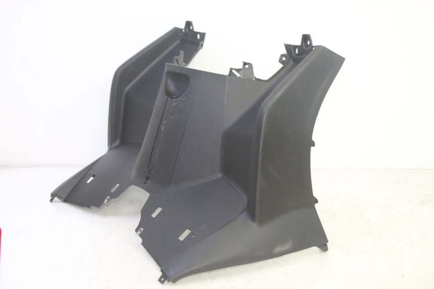 photo de TAPA FRONTAL INTERIOR PIAGGIO MP3 HPE 350 (2018 - 2020) - Zoom estado de uso