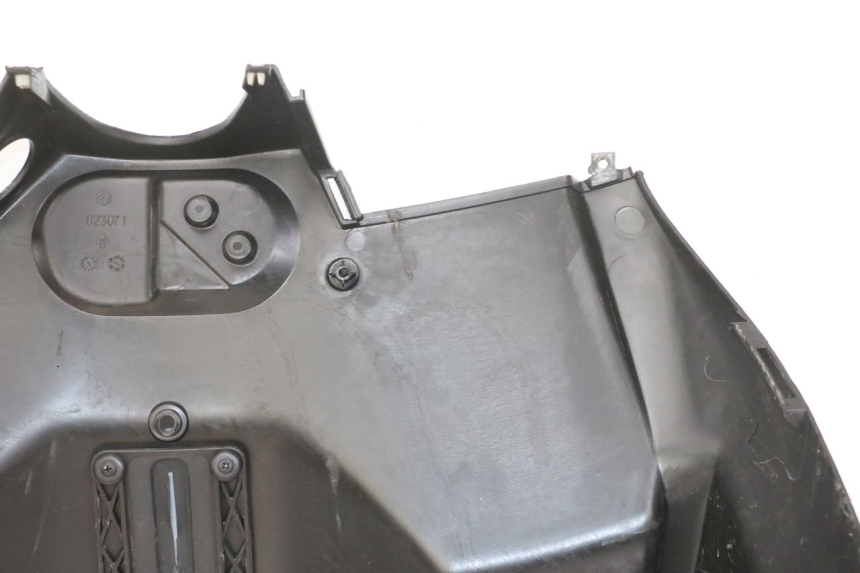 photo de TAPA FRONTAL INTERIOR PIAGGIO MP3 LT 300 (2010 - 2016)