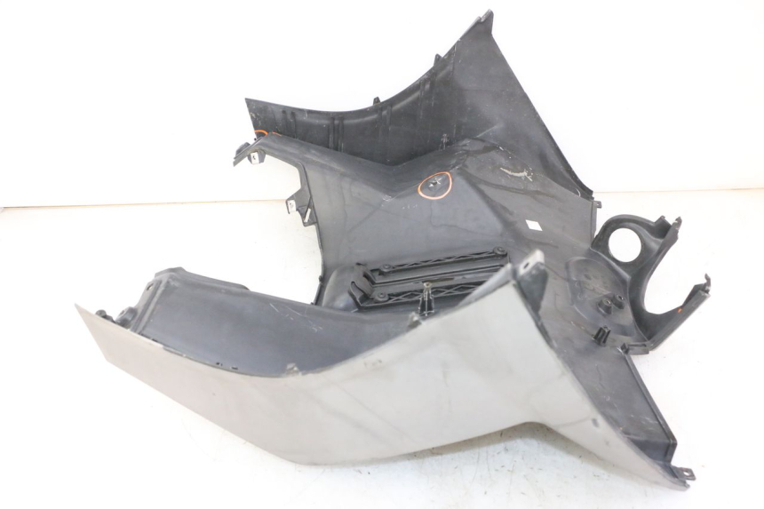 photo de TAPA FRONTAL INTERIOR PIAGGIO MP3 RL 250 (2007 - 2010)