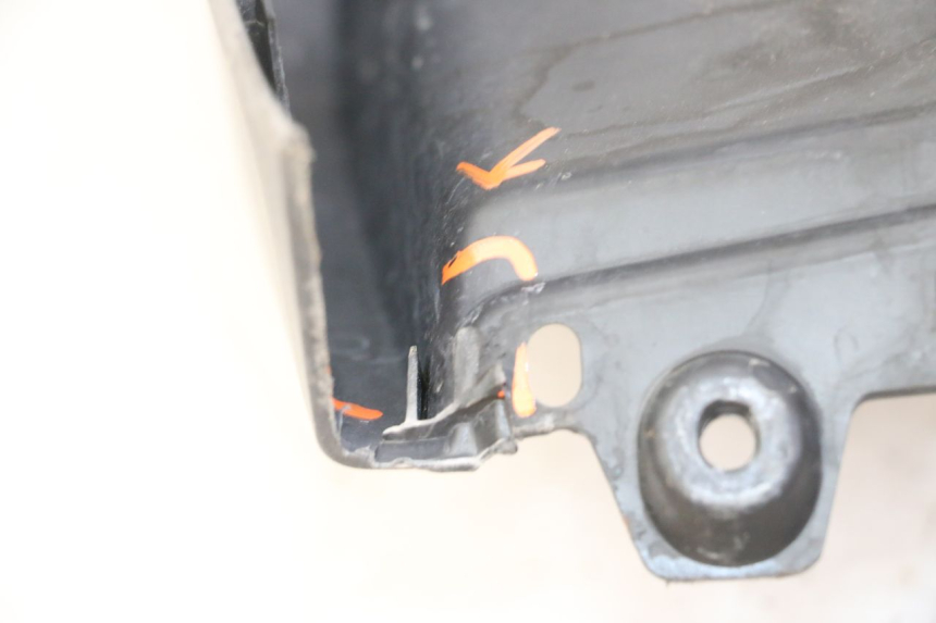 photo de TAPA FRONTAL INTERIOR PIAGGIO MP3 RL 250 (2007 - 2010)