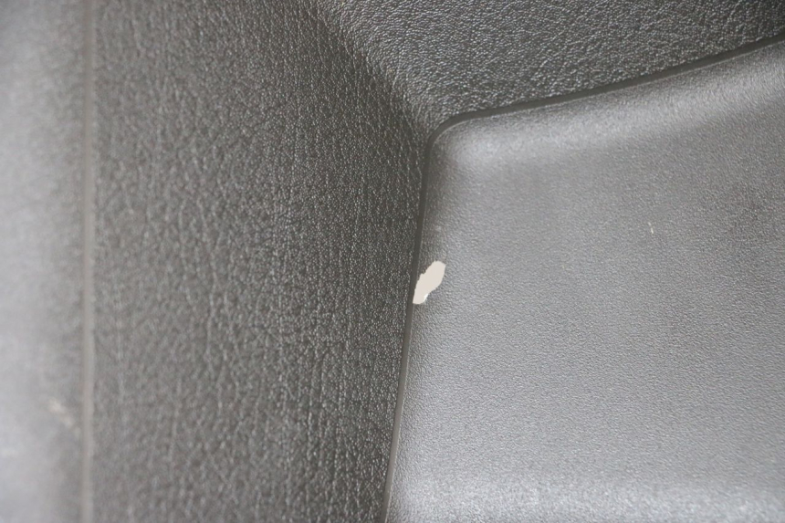 photo de TAPA FRONTAL INTERIOR PIAGGIO MP3 500 (2016 - 2018) - Enfoque en la estructura