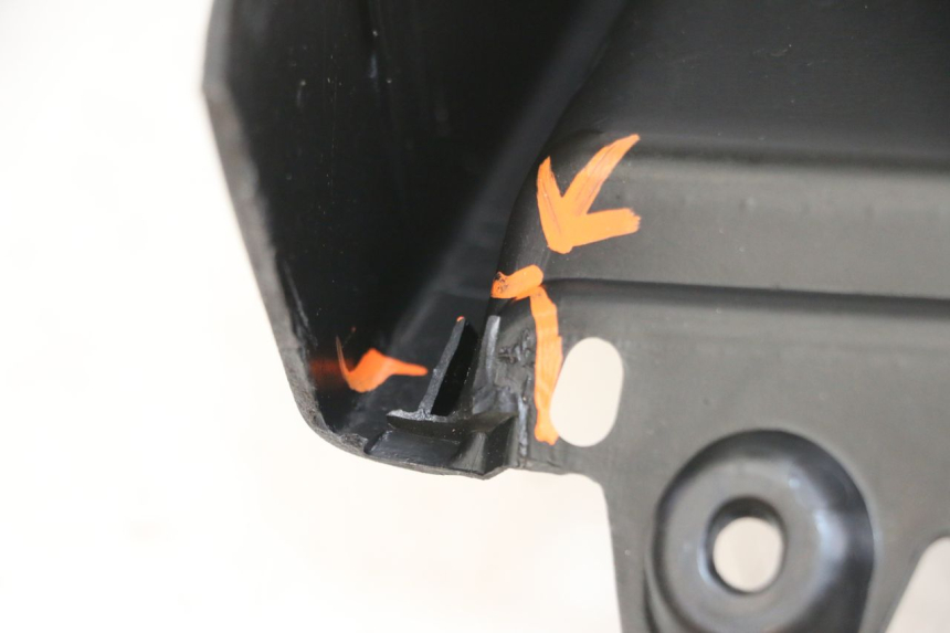 photo de TAPA FRONTAL INTERIOR PIAGGIO MP3 500 (2016 - 2018) - Primer plano técnico